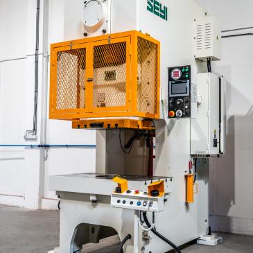 Mechaninis štampavimo presas 160T su automatine padavimo linija